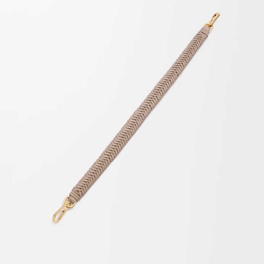 Loewe short arrow strap in classic calfskin - sand